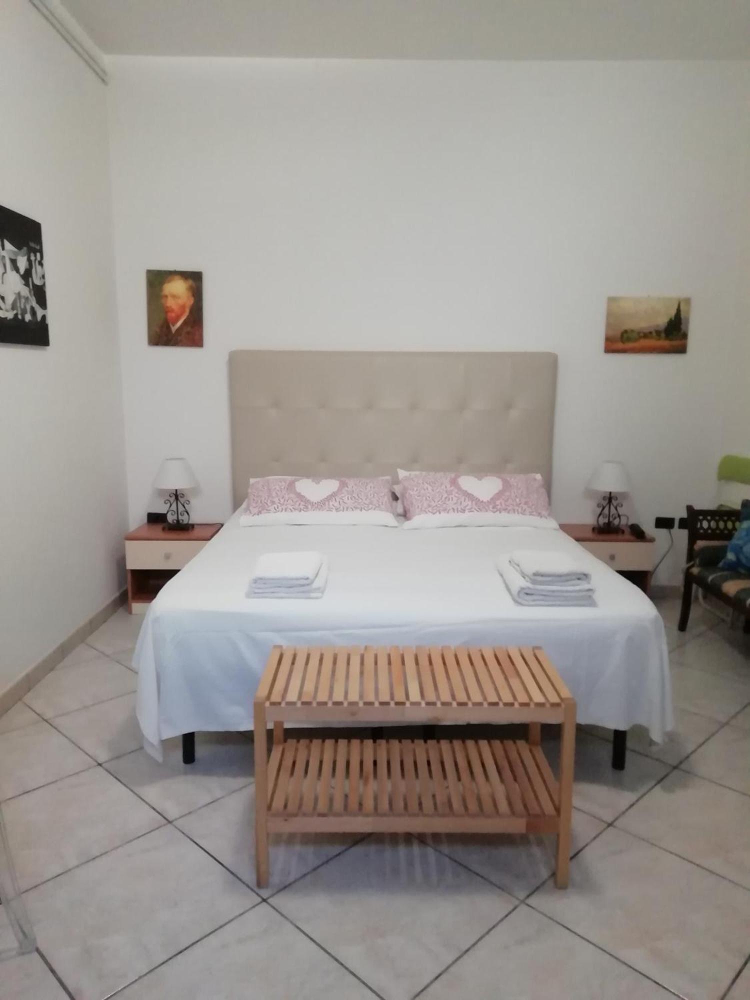 Residenza Del Sole Bed and Breakfast Surbo Esterno foto