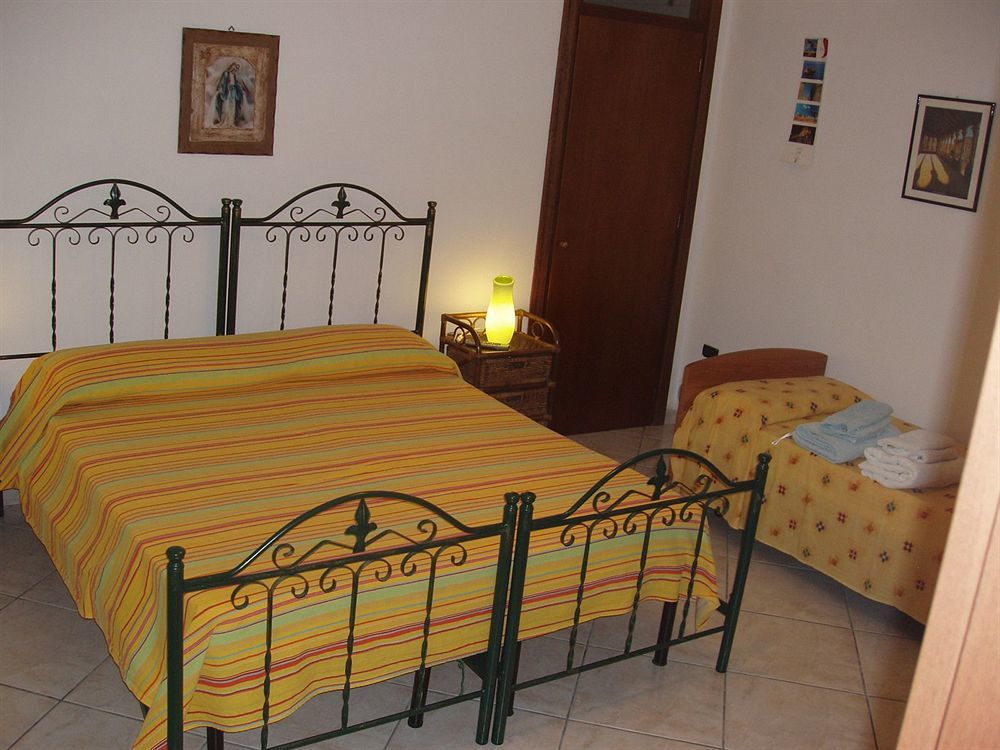 Residenza Del Sole Bed and Breakfast Surbo Esterno foto